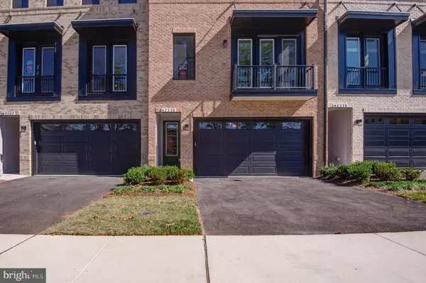 Brambleton, VA 20148,42225 SHINING STAR SQ