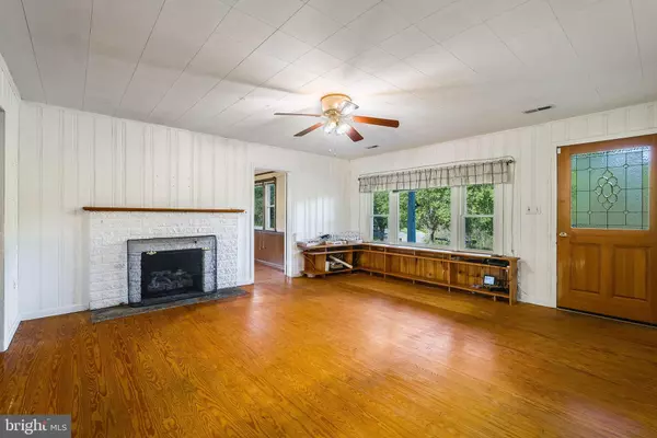 Fort Valley, VA 22652,25 RINKER GATE