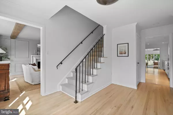 Mclean, VA 22101,1213 PINE HILL RD