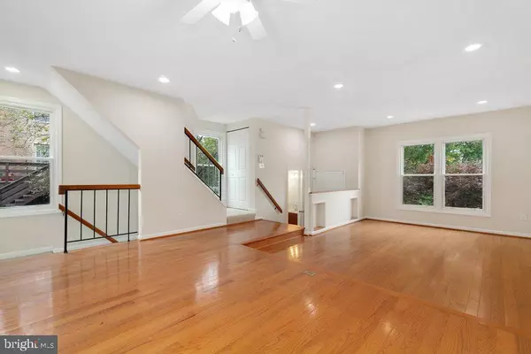 Gaithersburg, MD 20878,920 BAYRIDGE TER