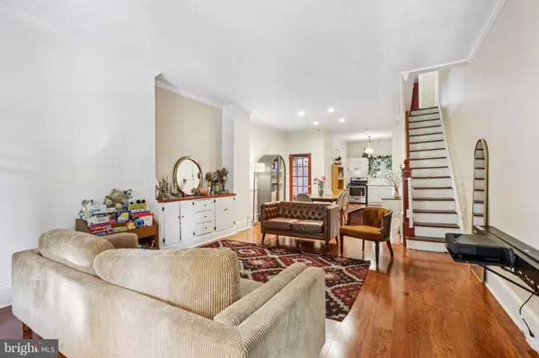 4225 REGENT SQ, Philadelphia, PA 19104