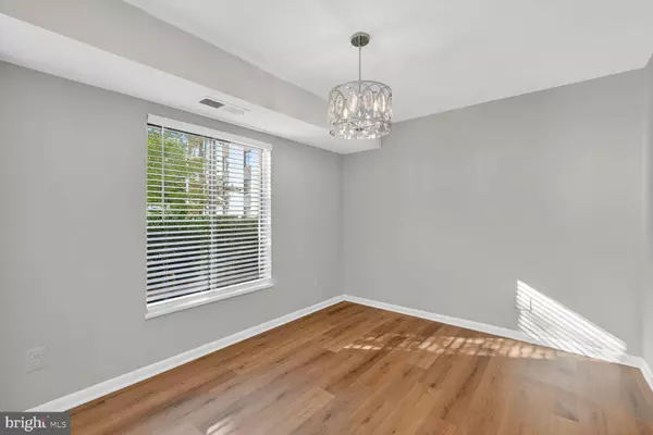 Falls Church, VA 22044,6001 ARLINGTON BLVD #118