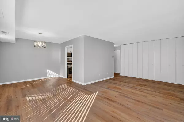 Falls Church, VA 22044,6001 ARLINGTON BLVD #118