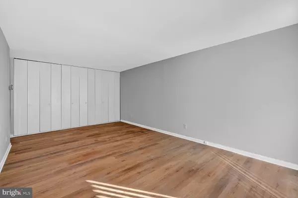 Falls Church, VA 22044,6001 ARLINGTON BLVD #118