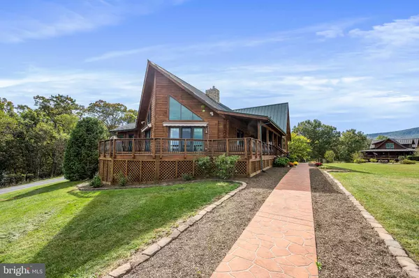 Hedgesville, WV 25427,447 FABLE RD