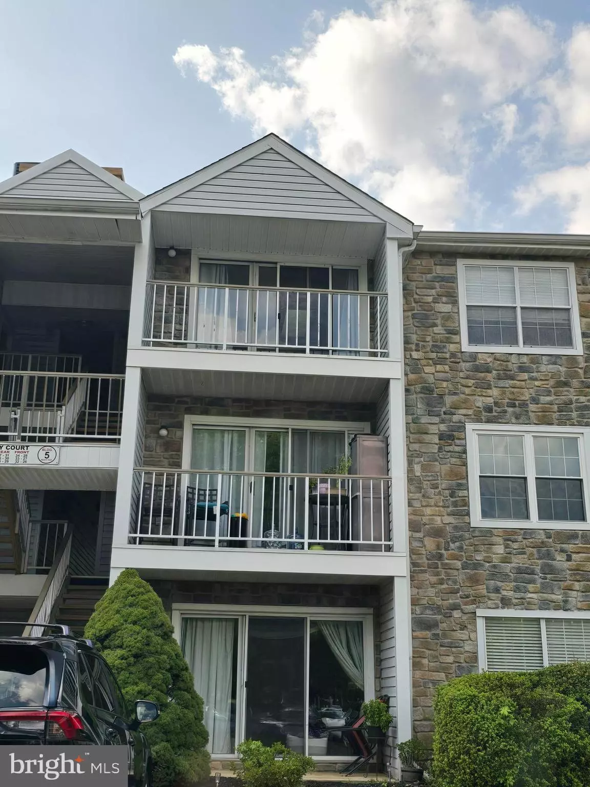 Hamilton, NJ 08619,28 HOLLY CT