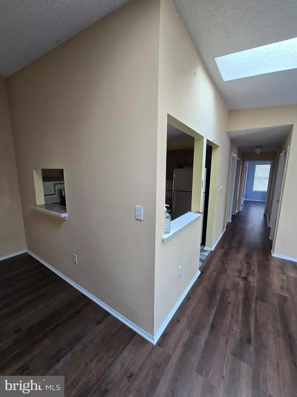 Hamilton, NJ 08619,28 HOLLY CT