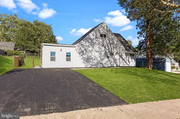 Levittown, PA 19055,28 RAINBOW LN