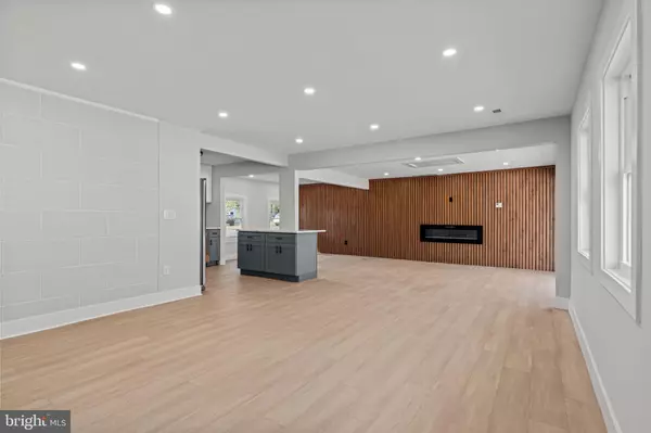 Levittown, PA 19055,28 RAINBOW LN