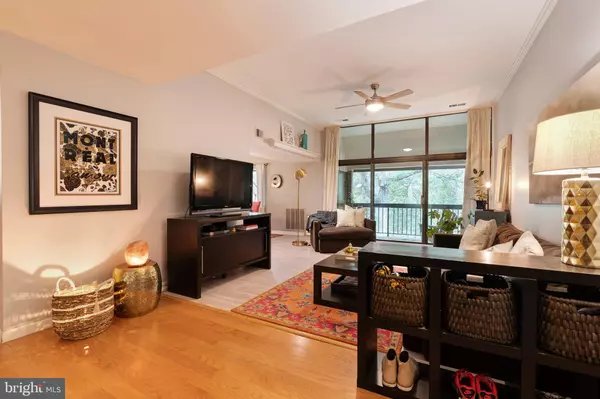 Reston, VA 20190,1670 PARKCREST CIR #3B/300