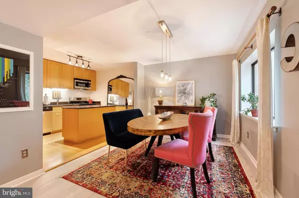 Reston, VA 20190,1670 PARKCREST CIR #3B/300