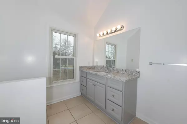 Centreville, VA 20121,14079 RED RIVER DR