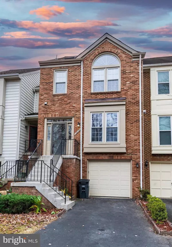 Centreville, VA 20121,14079 RED RIVER DR