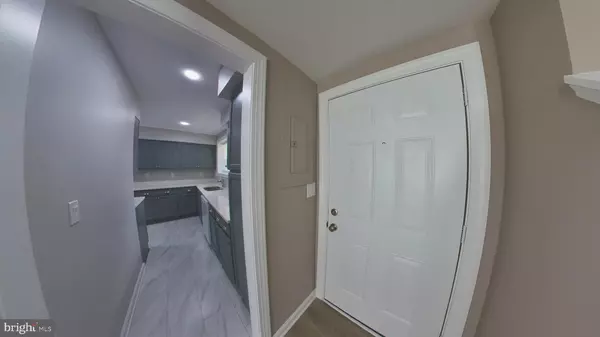 Waldorf, MD 20601,2050 NIKE DR #9