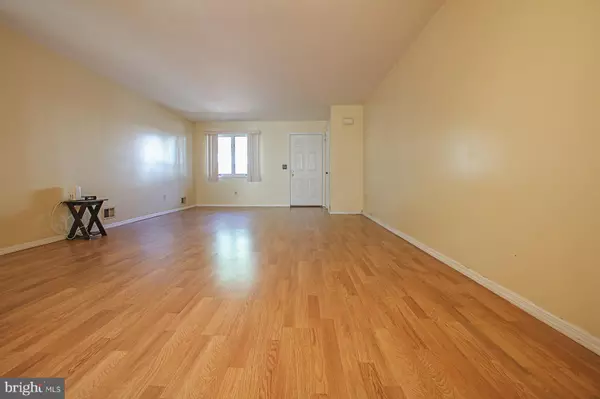 Ewing, NJ 08628,15 LEICESTER LN