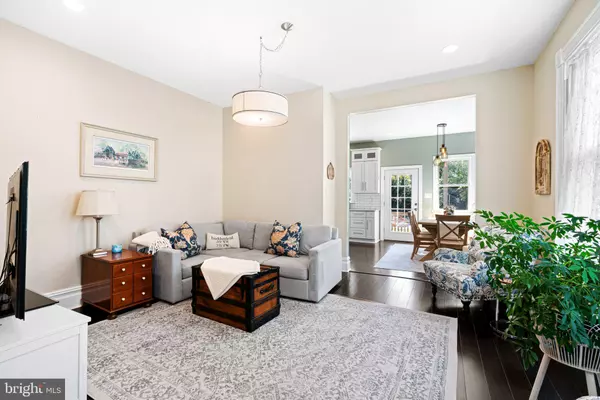 Haddonfield, NJ 08033,118 W COTTAGE AVE