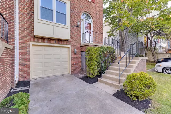 Springfield, VA 22152,8108 SQUIRREL RUN RD