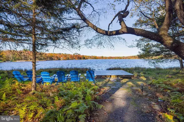 5160 HUMMINGBIRD DR, Pocono Summit, PA 18346