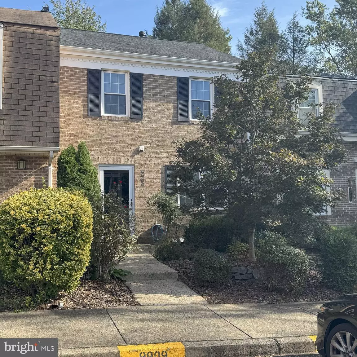 Burke, VA 22015,9909 LAKEPOINTE DR