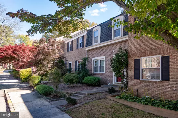 Burke, VA 22015,9909 LAKEPOINTE DR