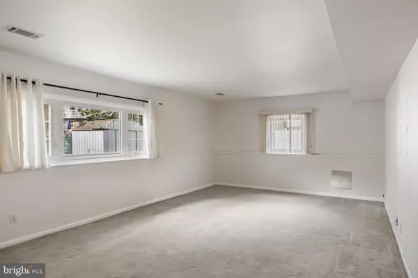 Cinnaminson, NJ 08077,831 WINDSOR DR