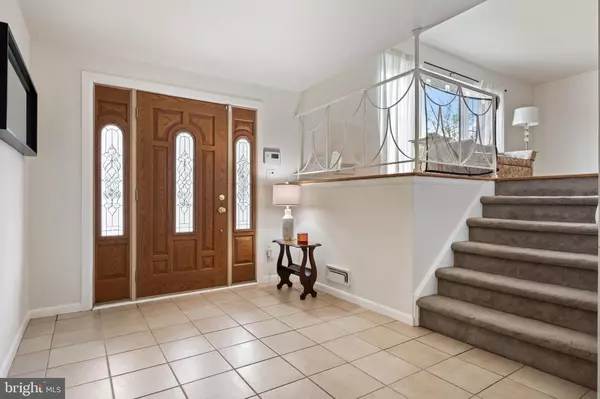 Cinnaminson, NJ 08077,831 WINDSOR DR