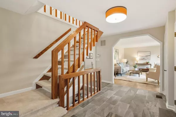 Vienna, VA 22182,2352 CEDAR LN