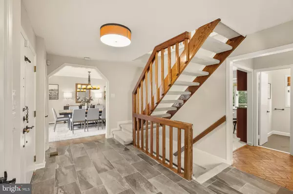 Vienna, VA 22182,2352 CEDAR LN