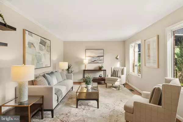 Vienna, VA 22182,2352 CEDAR LN