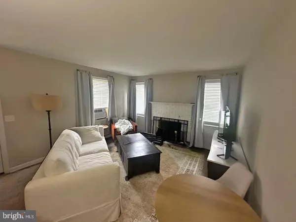 Hopewell, NJ 08525,24 SEMINARY AVE