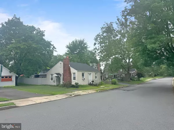 24 SEMINARY AVE, Hopewell, NJ 08525