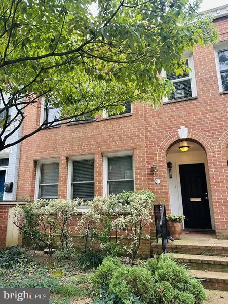 817 E ST SE #2, Washington, DC 20003