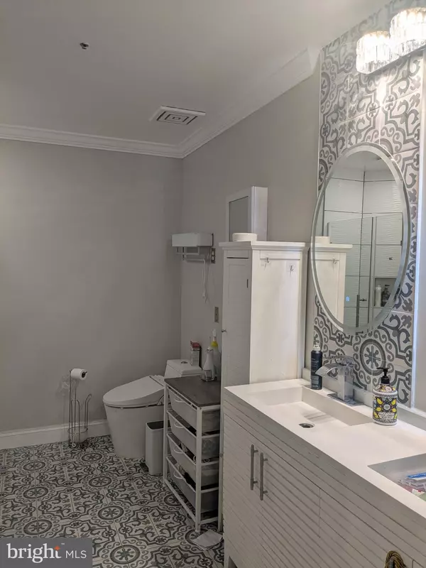 Baltimore, MD 21230,100 HARBORVIEW DR #211