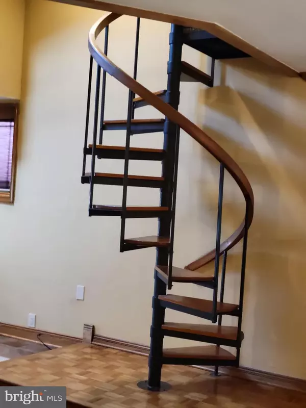 Philadelphia, PA 19119,302 CREST PARK RD