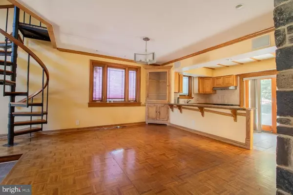 Philadelphia, PA 19119,302 CREST PARK RD