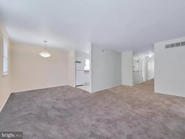 Philadelphia, PA 19115,9754 E ROOSEVELT BLVD #2