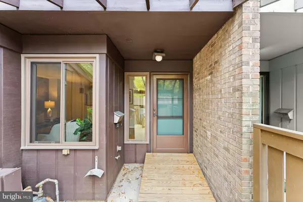 Reston, VA 20191,11917 ESCALANTE CT