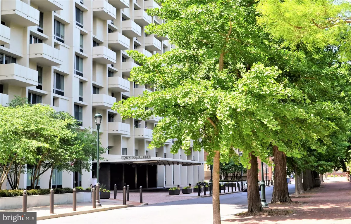 Philadelphia, PA 19106,604-36 S WASHINGTON SQ #217