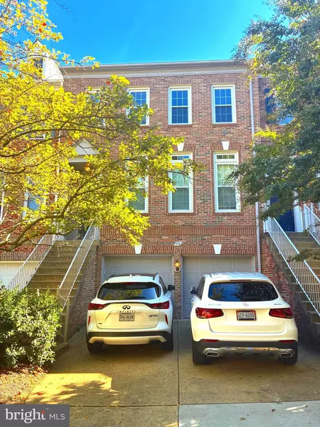9536 LAGERSFIELD CIR, Vienna, VA 22181