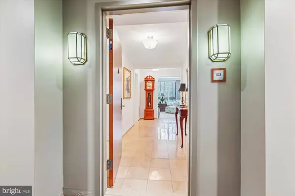 Bethesda, MD 20816,4974 SENTINEL DR #13-103