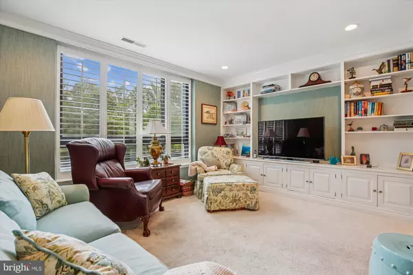 Bethesda, MD 20816,4974 SENTINEL DR #13-103