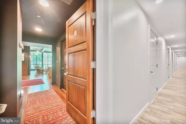 Arlington, VA 22209,1615 N QUEEN ST #M303