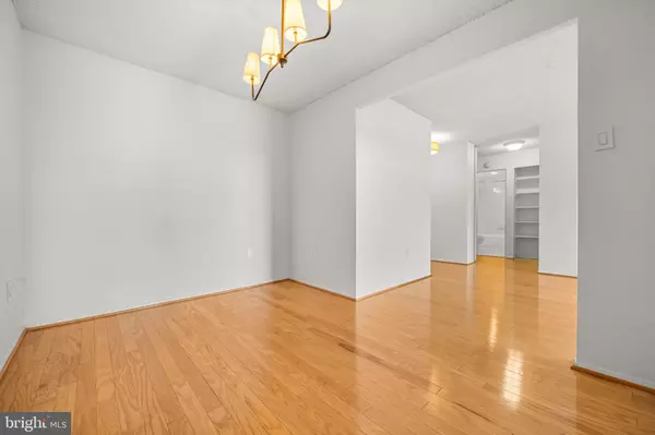 Arlington, VA 22204,4500 S FOUR MILE RUN DR S #910