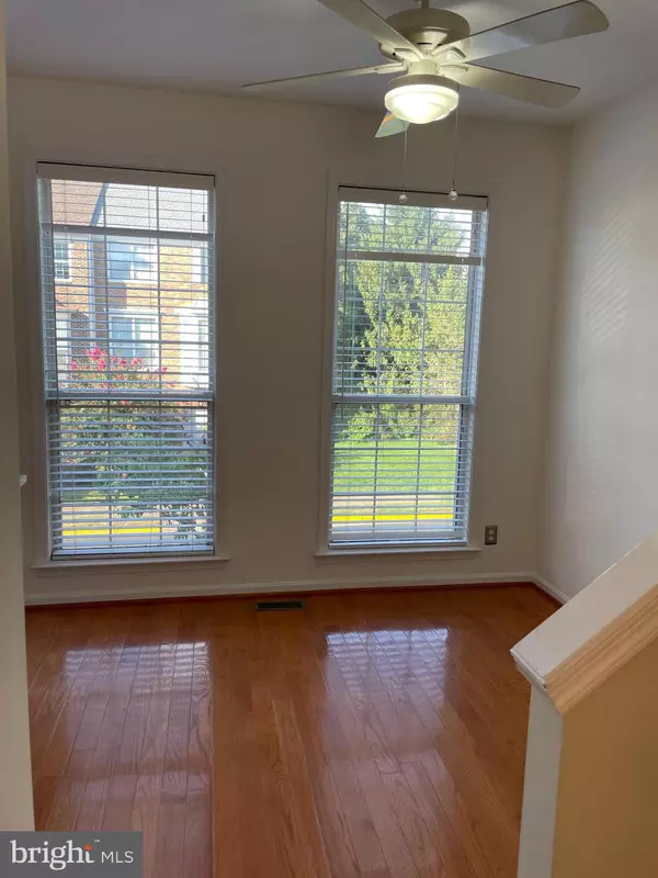 Sterling, VA 20165,47692 SANDBANK SQ