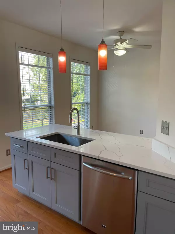 Sterling, VA 20165,47692 SANDBANK SQ