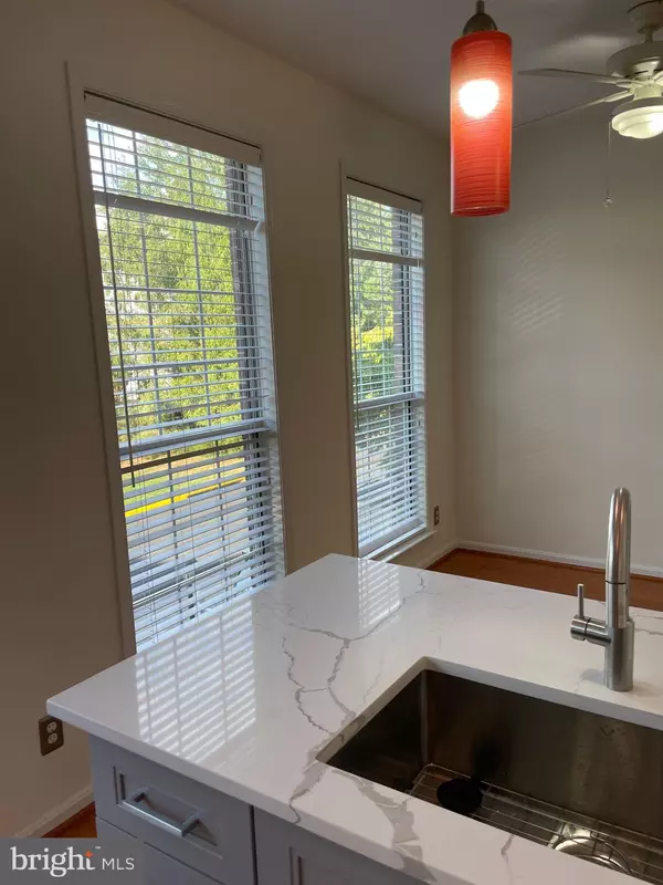 Sterling, VA 20165,47692 SANDBANK SQ