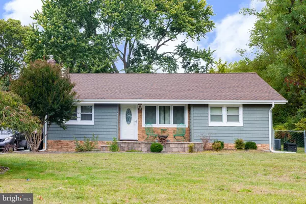 41 PLYMOUTH RD, Sicklerville, NJ 08081