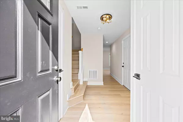 Sicklerville, NJ 08081,33 TAILOR LN