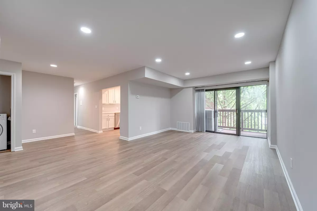 Alexandria, VA 22314,51 SKYHILL RD #202