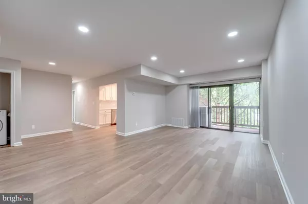 51 SKYHILL RD #202, Alexandria, VA 22314